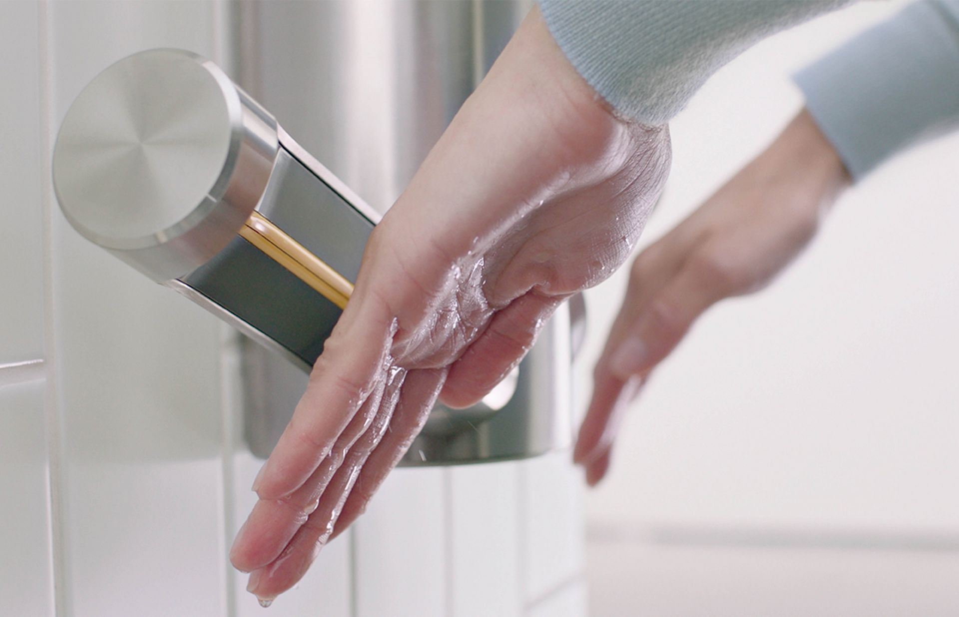 Why hand dryers are a hygienic must in public restrooms - CitroenAir